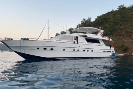 4 cabins 8 pax luxury motor yacht for charter göcek-5